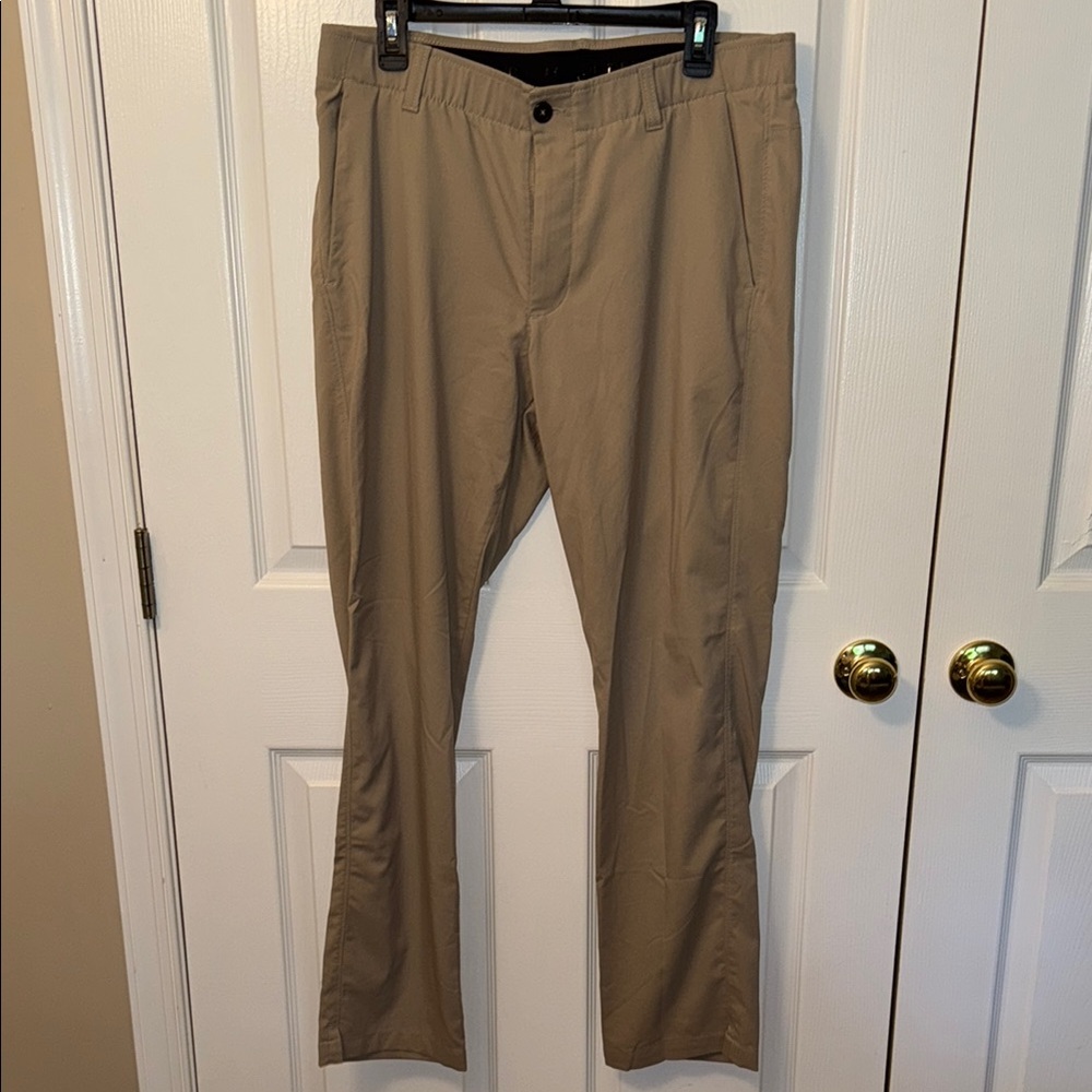 Men's Sz 36/32 Under Armour Tan Khaki Lightweight Golf Athletic Pants